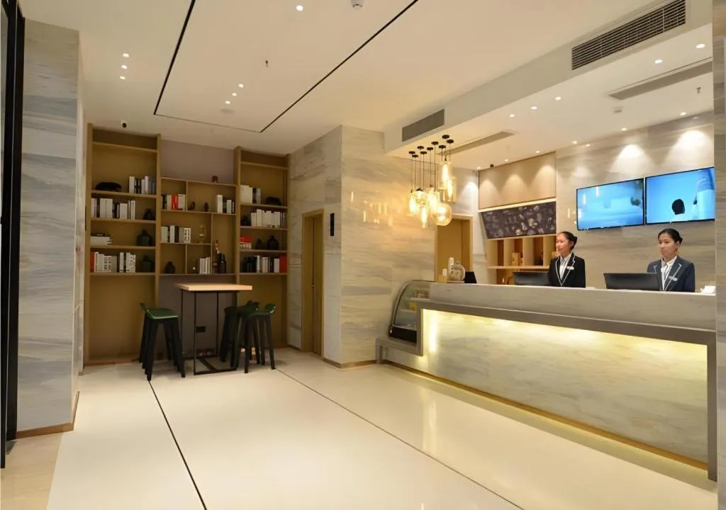 City Comfort Inn Wuhan Optics Valley OuYada Yangjiawan Metro Station