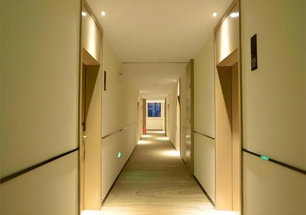 City Comfort Inn Wuhan Optics Valley OuYada Yangjiawan Metro Station