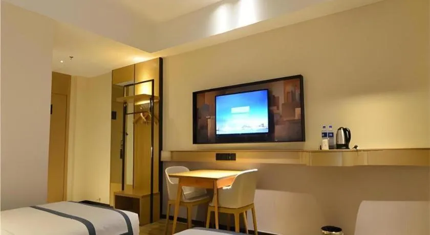 Bed in City Comfort Inn Wuhan Optics Valley OuYada Yangjiawan Metro Station