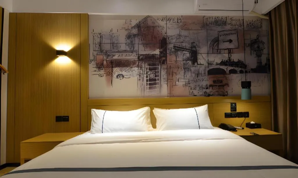 Bed in City Comfort Inn Wuhan Optics Valley OuYada Yangjiawan Metro Station