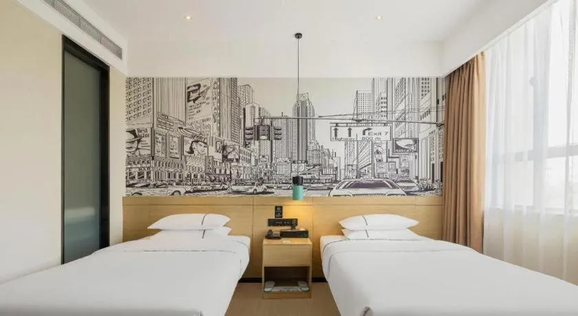Bed in City Comfort Inn Wuhan Optics Valley OuYada Yangjiawan Metro Station