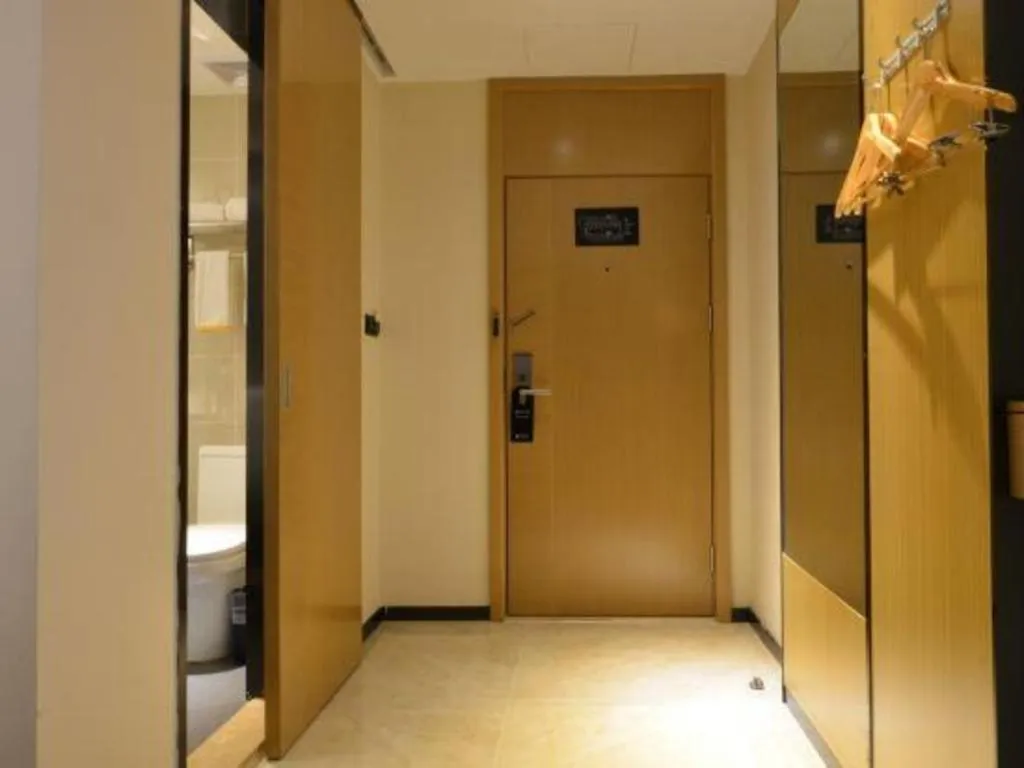 City Comfort Inn Wuhan Optics Valley OuYada Yangjiawan Metro Station