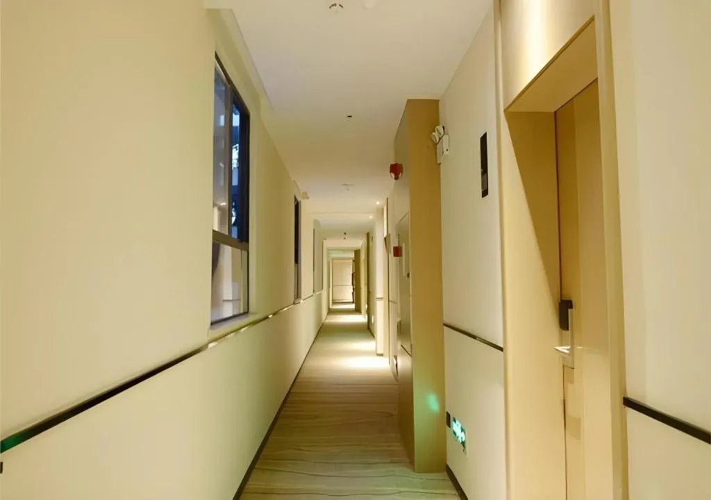 City Comfort Inn Wuhan Optics Valley OuYada Yangjiawan Metro Station