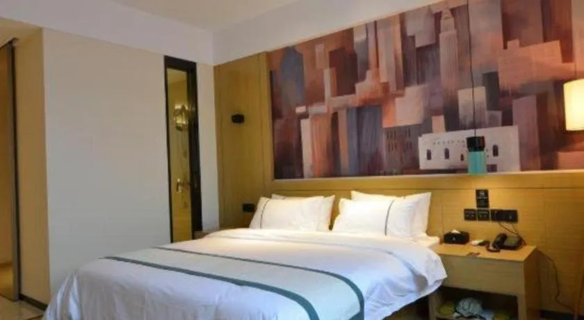 Bed in City Comfort Inn Wuhan Optics Valley OuYada Yangjiawan Metro Station