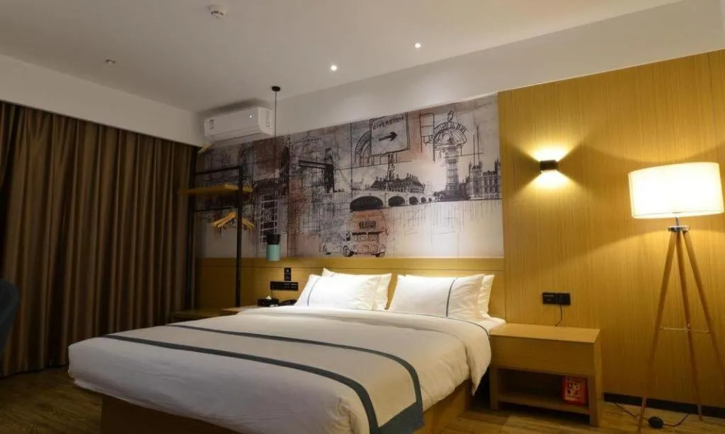 Bed in City Comfort Inn Wuhan Optics Valley OuYada Yangjiawan Metro Station