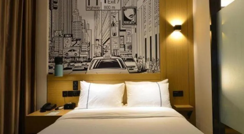 Bed in City Comfort Inn Wuhan Optics Valley OuYada Yangjiawan Metro Station