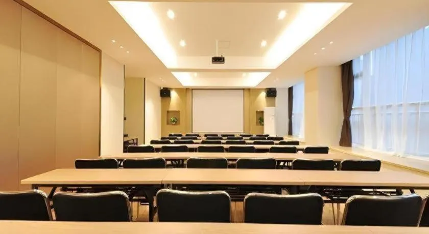 City Comfort Inn Chengdu Wenjiang University Town Fengxi River Metro Station