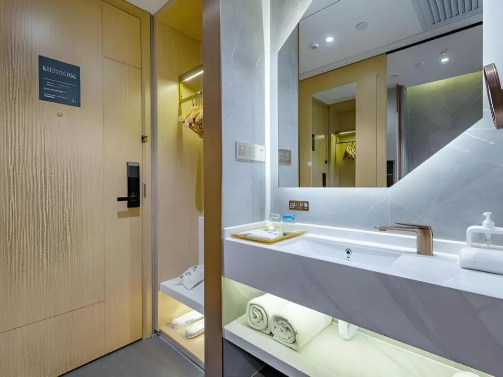 ZMAX Hotels Shenzhen Lianhuacun Metro Station