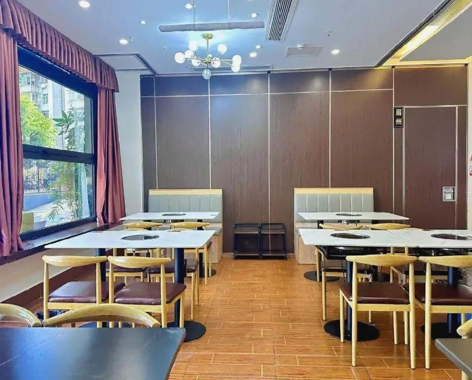 ZMAX Hotels Shenzhen Lianhuacun Metro Station