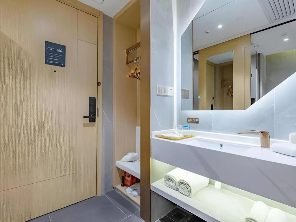 ZMAX Hotels Shenzhen Lianhuacun Metro Station