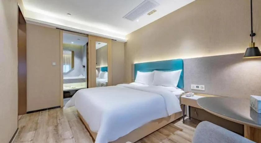 Bed in ZMAX Hotels Shenzhen Lianhuacun Metro Station