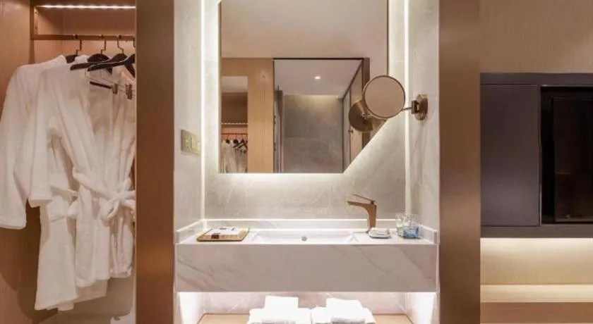 ZMAX Hotels Shenzhen Lianhuacun Metro Station