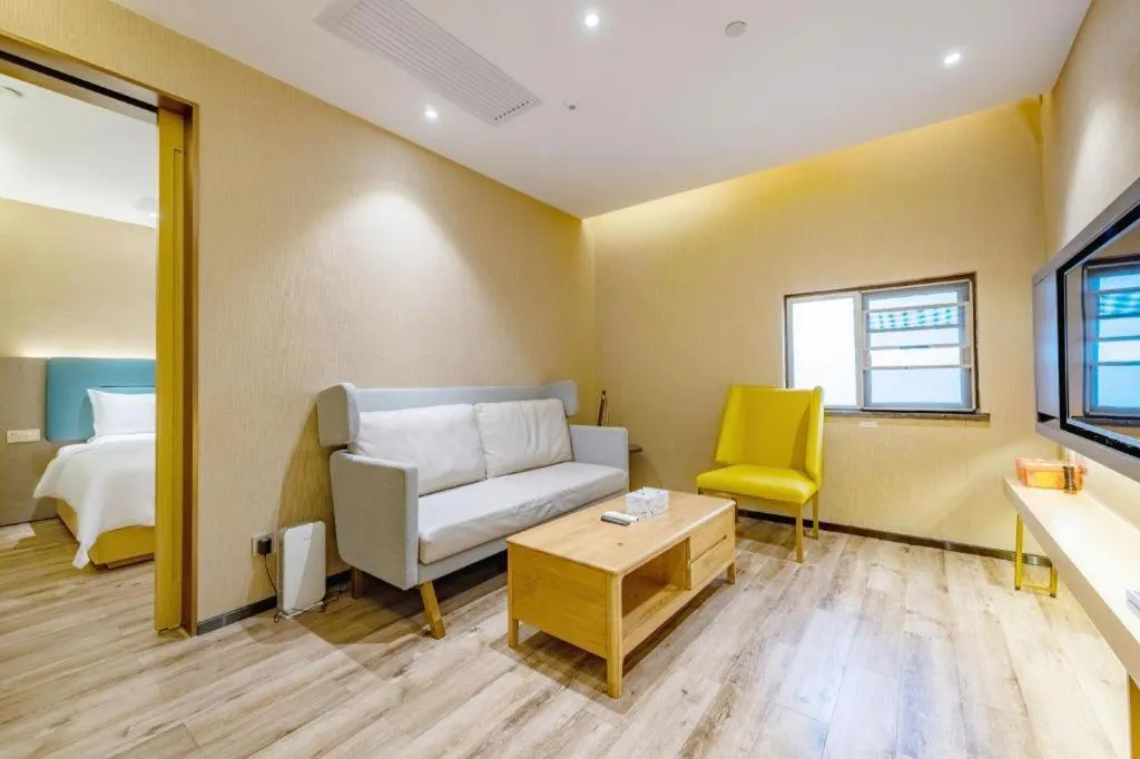 ZMAX Hotels Shenzhen Lianhuacun Metro Station