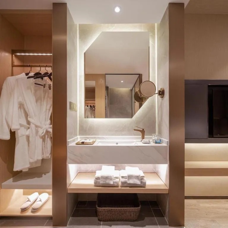 ZMAX Hotels Shenzhen Lianhuacun Metro Station