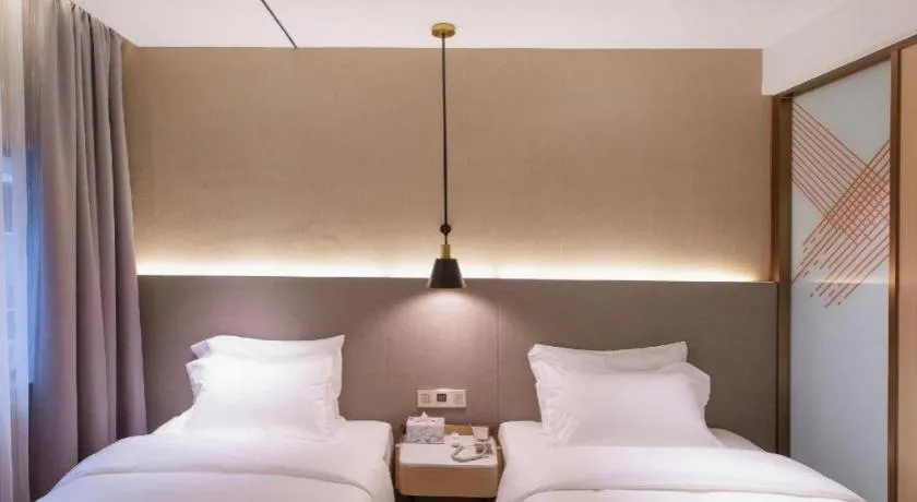 Bed in ZMAX Hotels Shenzhen Lianhuacun Metro Station