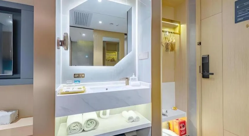 ZMAX Hotels Shenzhen Lianhuacun Metro Station