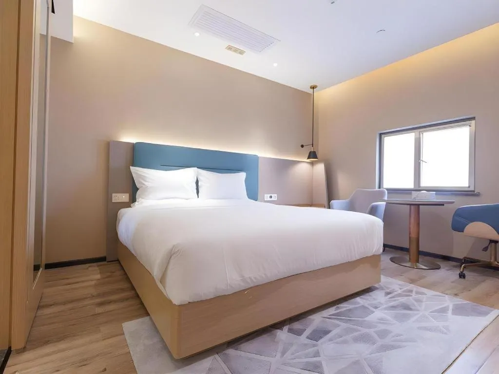 Bed in ZMAX Hotels Shenzhen Lianhuacun Metro Station