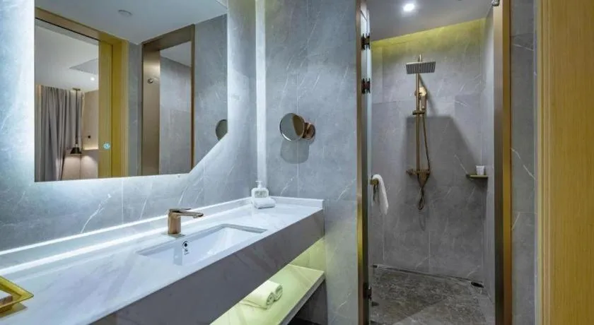 ZMAX Hotels Shenzhen Lianhuacun Metro Station