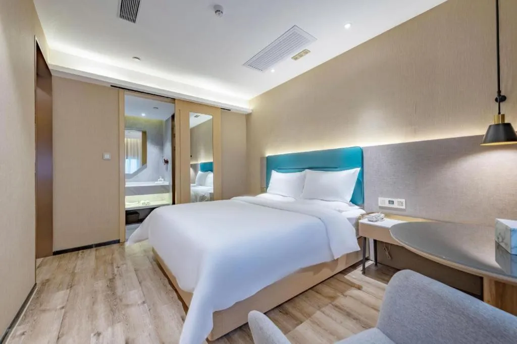 Bed in ZMAX Hotels Shenzhen Lianhuacun Metro Station