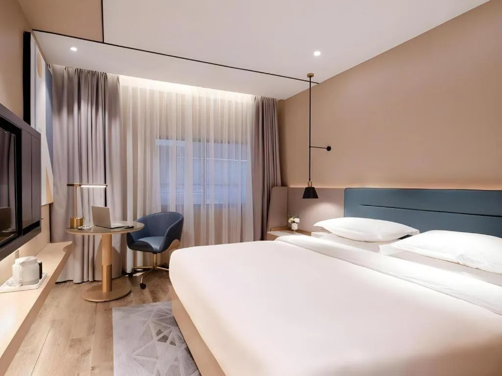 Bed in ZMAX Hotels Shenzhen Lianhuacun Metro Station