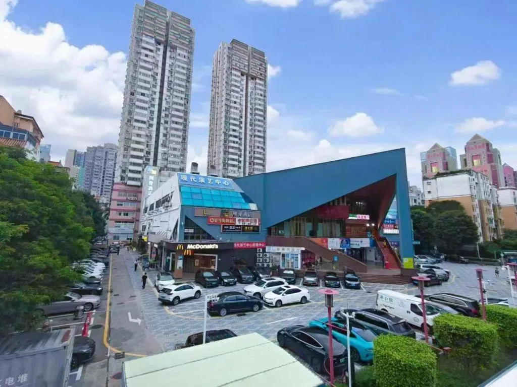 ZMAX Hotels Shenzhen Lianhuacun Metro Station