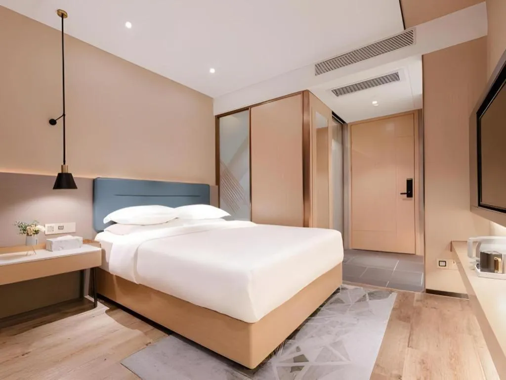 Bed in ZMAX Hotels Shenzhen Lianhuacun Metro Station