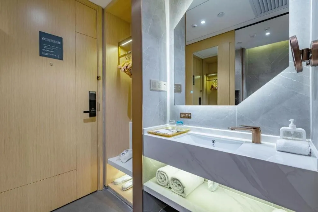 ZMAX Hotels Shenzhen Lianhuacun Metro Station