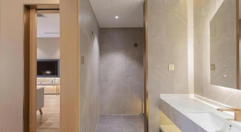 ZMAX Hotels Shenzhen Lianhuacun Metro Station