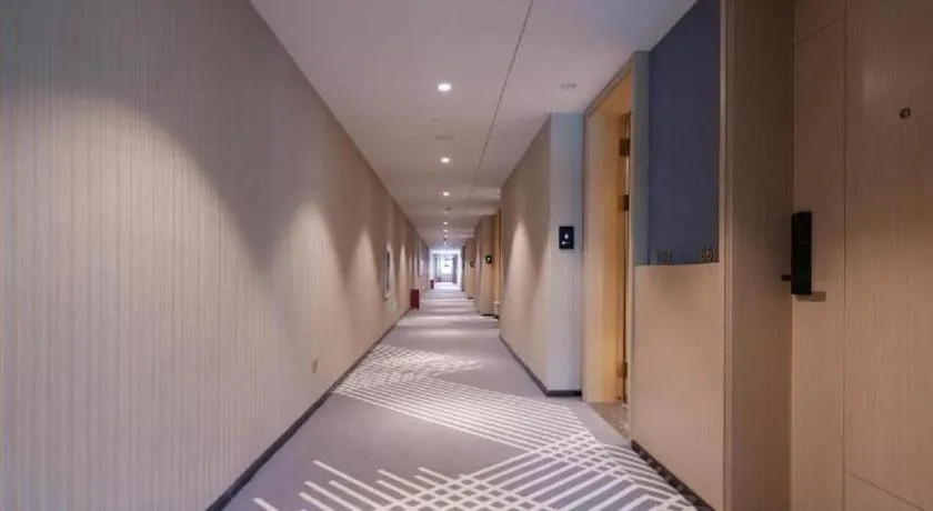 ZMAX Hotels Shenzhen Lianhuacun Metro Station