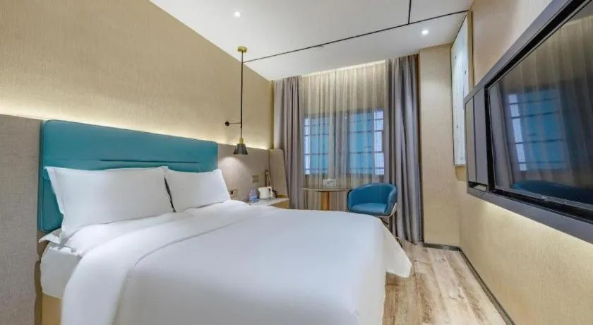 Bed in ZMAX Hotels Shenzhen Lianhuacun Metro Station