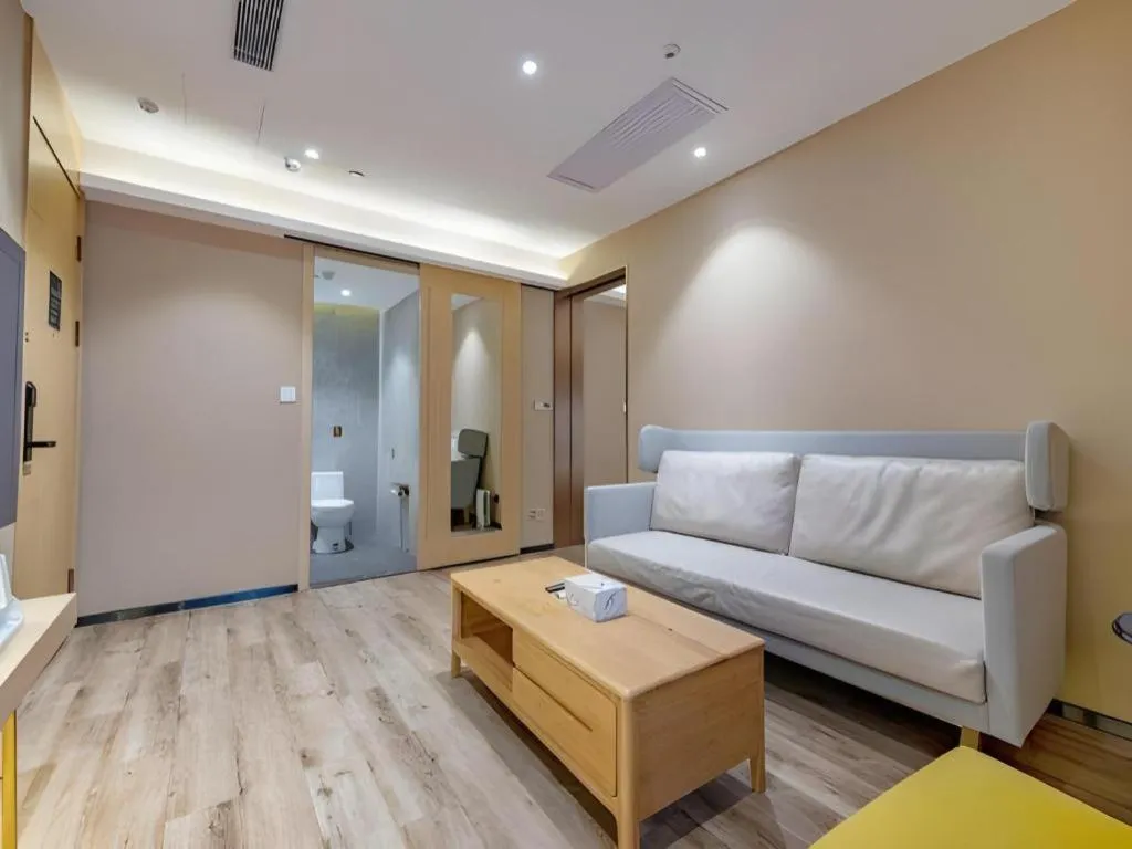 Bed in ZMAX Hotels Shenzhen Lianhuacun Metro Station