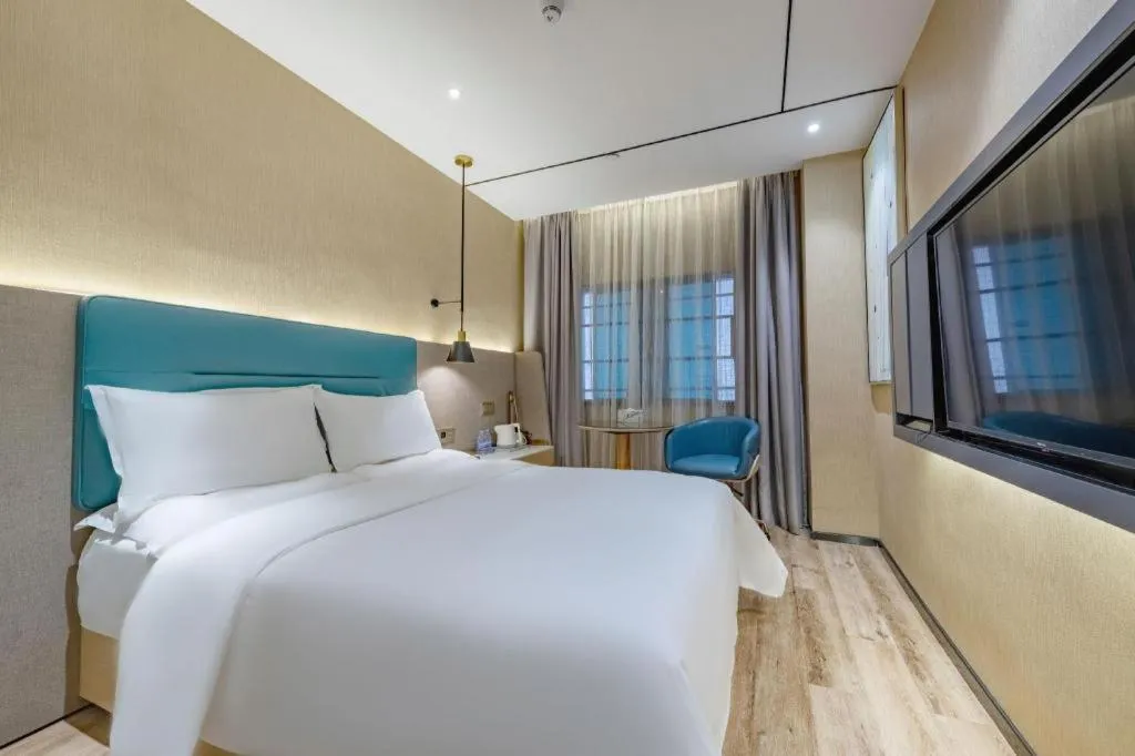 Bed in ZMAX Hotels Shenzhen Lianhuacun Metro Station