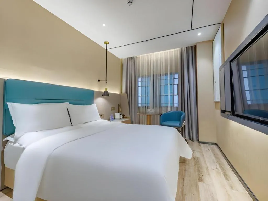 Bed in ZMAX Hotels Shenzhen Lianhuacun Metro Station