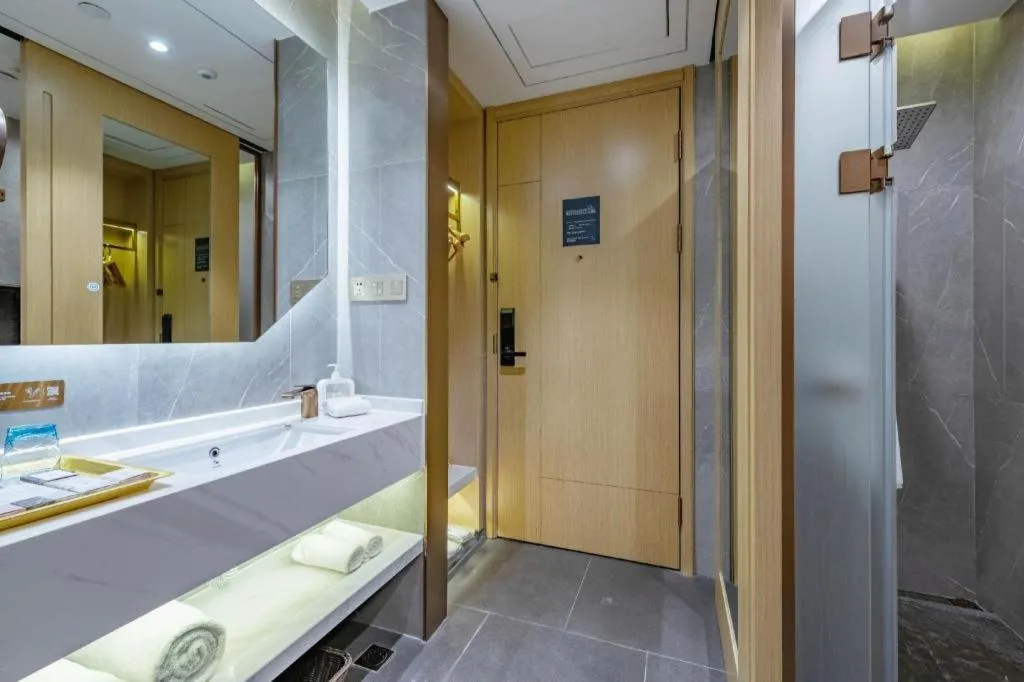 ZMAX Hotels Shenzhen Lianhuacun Metro Station