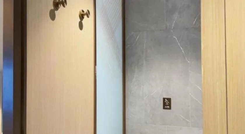 ZMAX Hotels Shenzhen Lianhuacun Metro Station