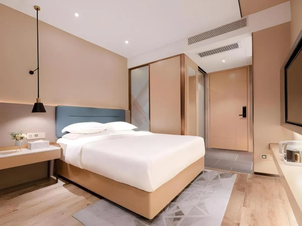 Bed in ZMAX Hotels Shenzhen Lianhuacun Metro Station