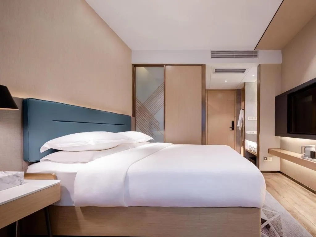 Bed in ZMAX Hotels Shenzhen Lianhuacun Metro Station