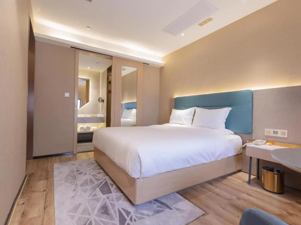 Bed in ZMAX Hotels Shenzhen Lianhuacun Metro Station