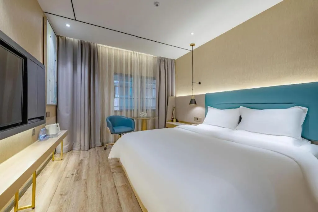 Bed in ZMAX Hotels Shenzhen Lianhuacun Metro Station