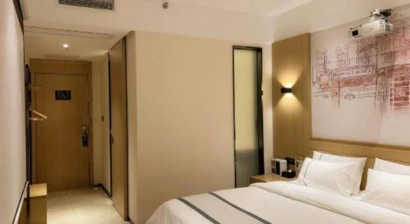 Bed in City Comfort Inn Dongguan Wangniudun