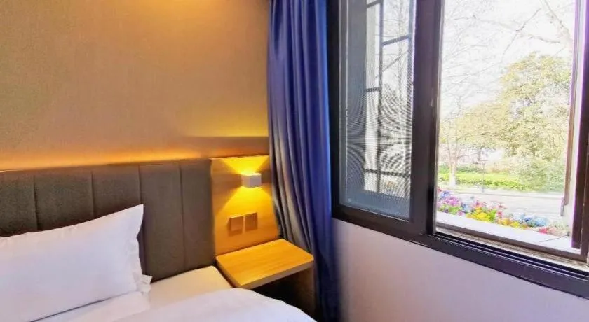 Bed in 7 Days Premium Hotel Hangzhou West lake Hubin