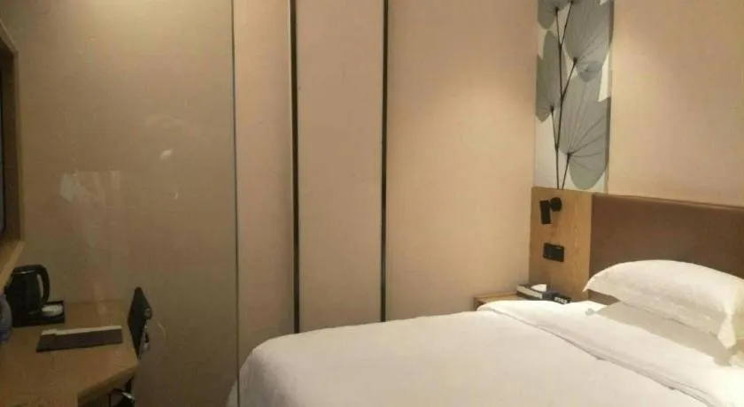 Bed in GreenTree Inn Express Fuzhou Le'an County Government Sijiu Square
