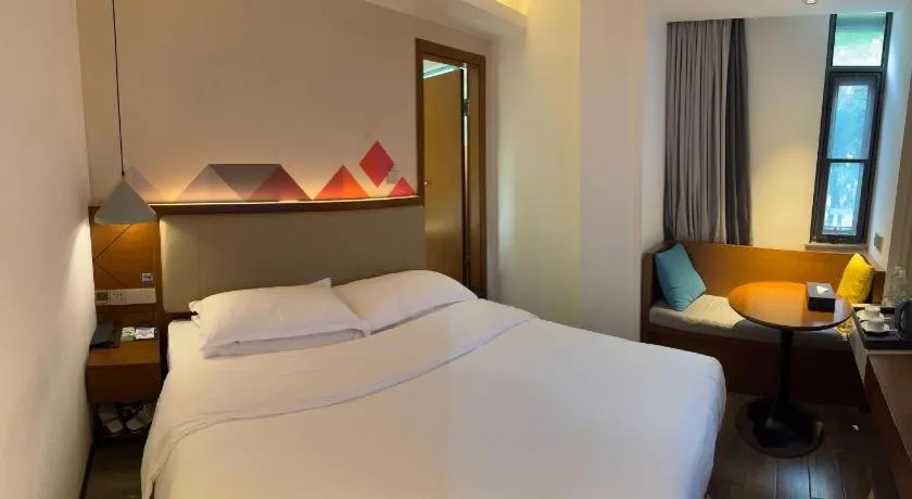 Bed in Borrman Hotel Guangzhou Southern Hospital Meihuayuan Metro Station