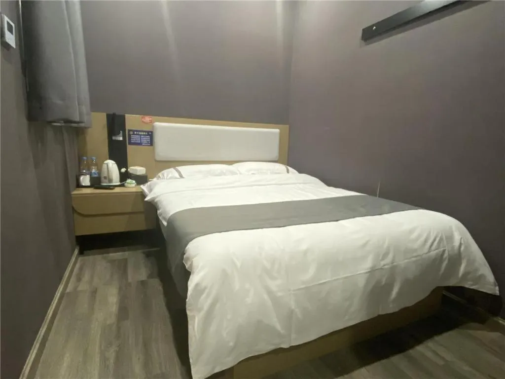 Bed in Thank Inn Hotel Zhejiang Ningbo Haishu Yinzhou Avenue Metro Station