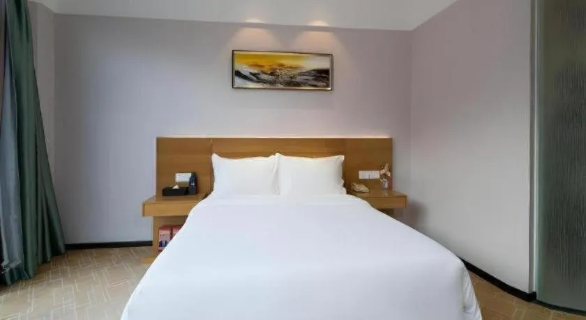 Bed in GreenTree Alliance Hotel Shenzhen Yantian District Dameisha