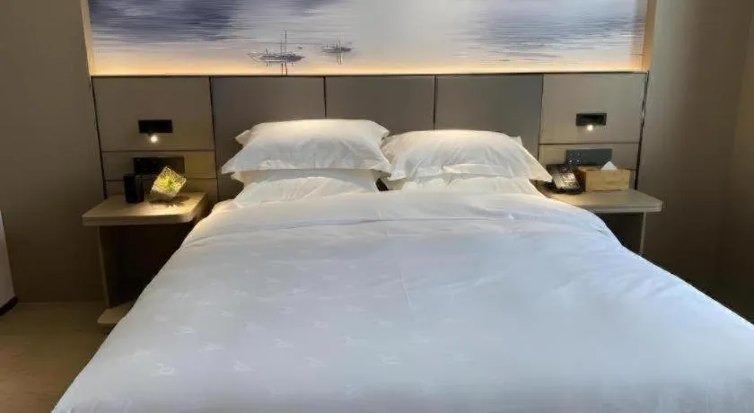 Bed in GreenTree Alliance Hotel Shenzhen Yantian District Dameisha