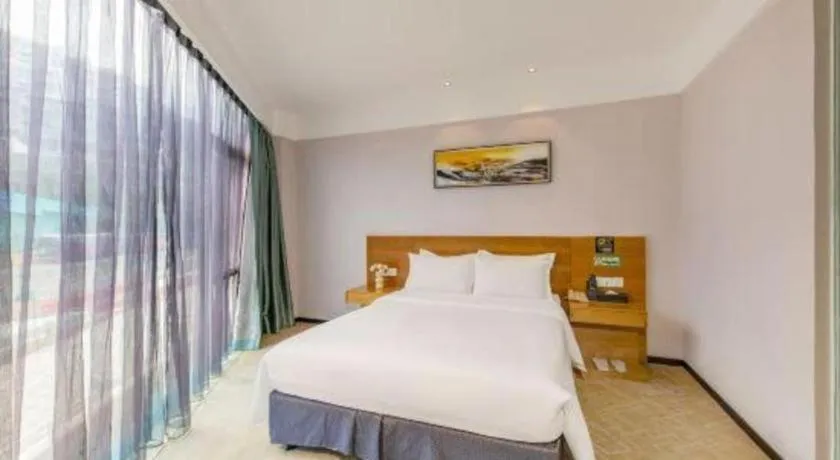 Bed in GreenTree Alliance Hotel Shenzhen Yantian District Dameisha