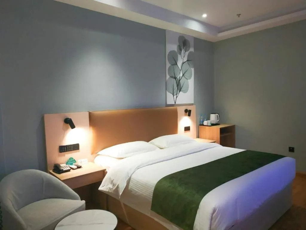 Bed in GreenTree Inn Express Suzhou Luzhi Ancient Town Scenic Area Xiaoshi Road