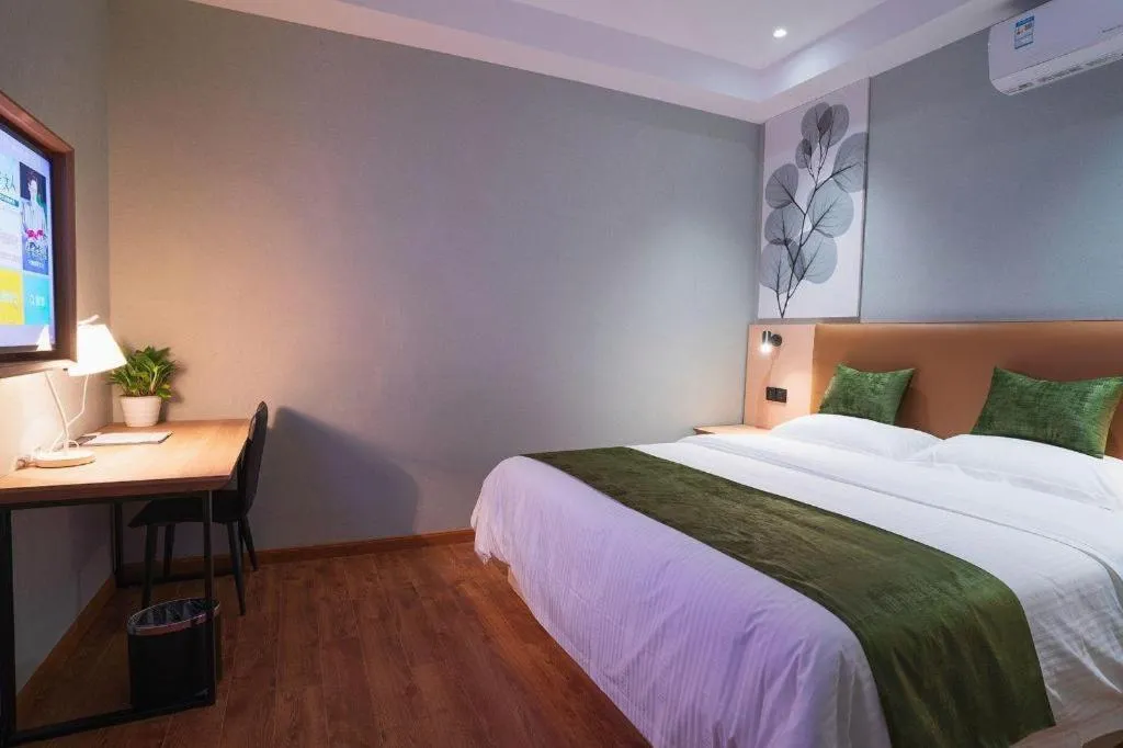 Bed in GreenTree Inn Express Suzhou Luzhi Ancient Town Scenic Area Xiaoshi Road