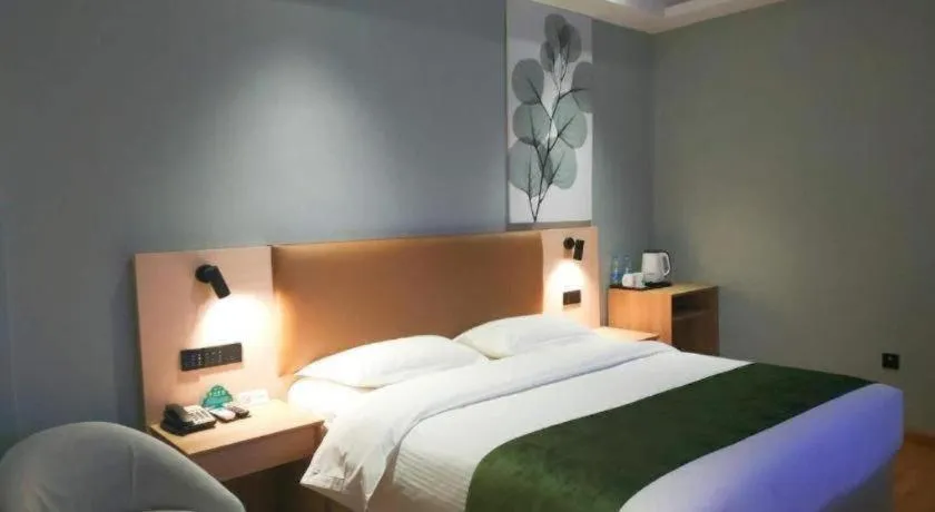 Bed in GreenTree Inn Express Suzhou Luzhi Ancient Town Scenic Area Xiaoshi Road